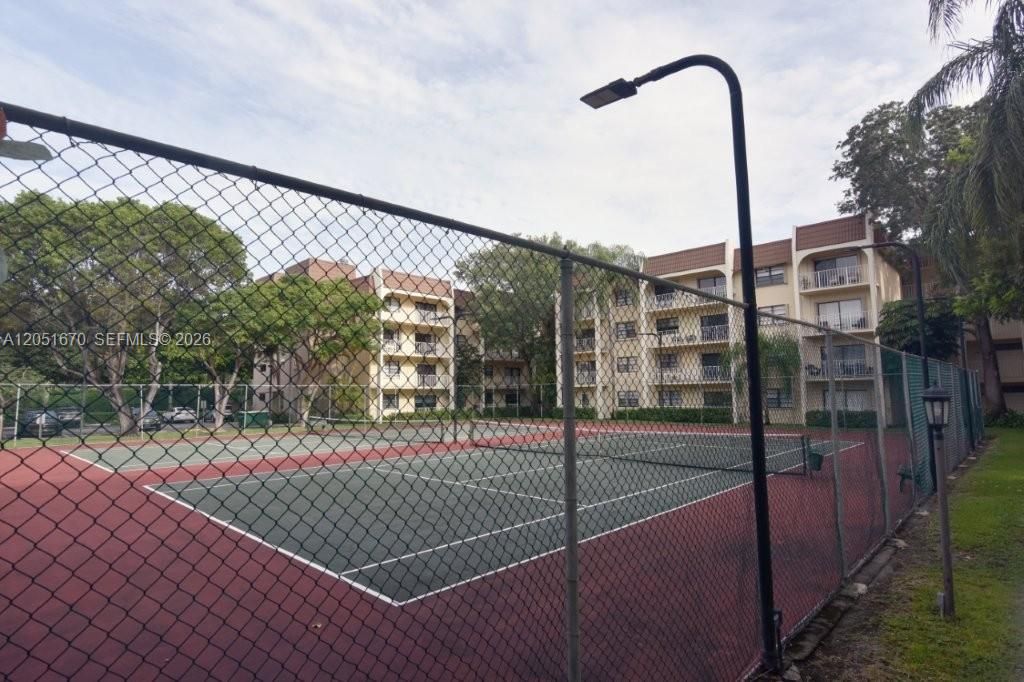 For Rent: $2,400 (2 beds, 2 baths, 968 Square Feet)