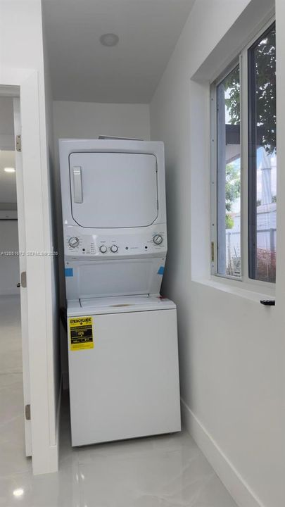 В аренду: $4,200 (4 спален, 2 ванн, 1752 Квадратных фут)