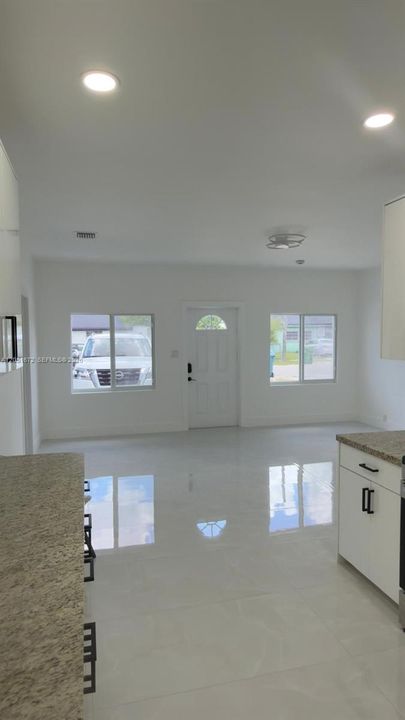 В аренду: $4,200 (4 спален, 2 ванн, 1752 Квадратных фут)