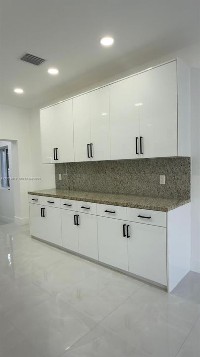 В аренду: $4,200 (4 спален, 2 ванн, 1752 Квадратных фут)