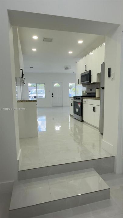 В аренду: $4,200 (4 спален, 2 ванн, 1752 Квадратных фут)