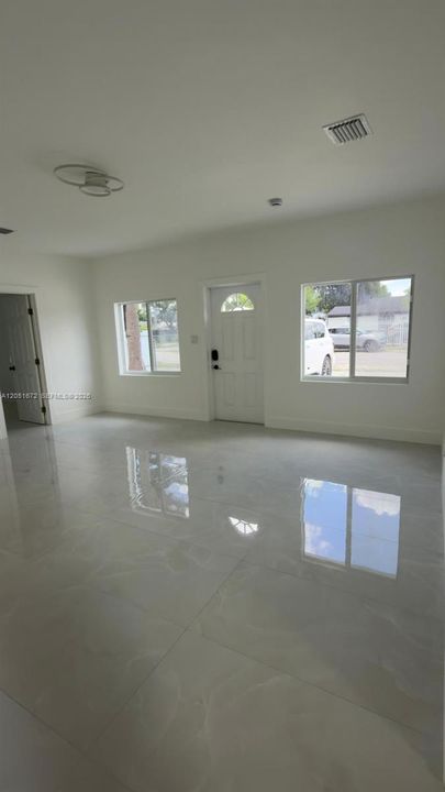 В аренду: $4,200 (4 спален, 2 ванн, 1752 Квадратных фут)