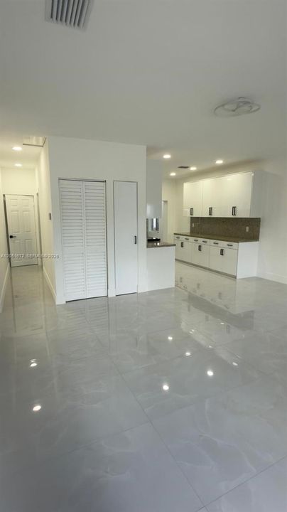 В аренду: $4,200 (4 спален, 2 ванн, 1752 Квадратных фут)