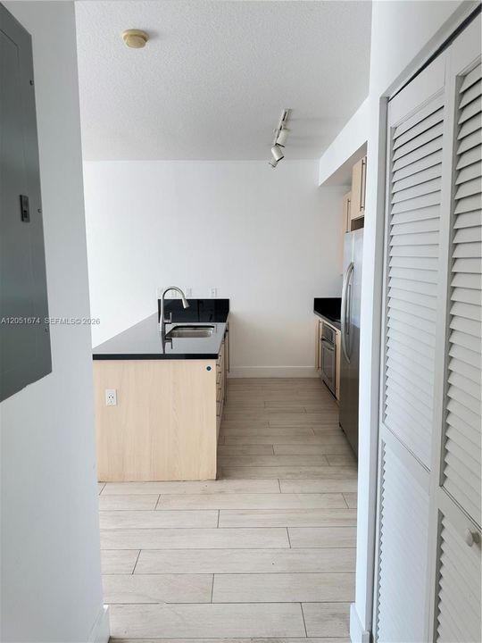 En Venta: $415,000 (1 camas, 1 baños, 693 Pies cuadrados)