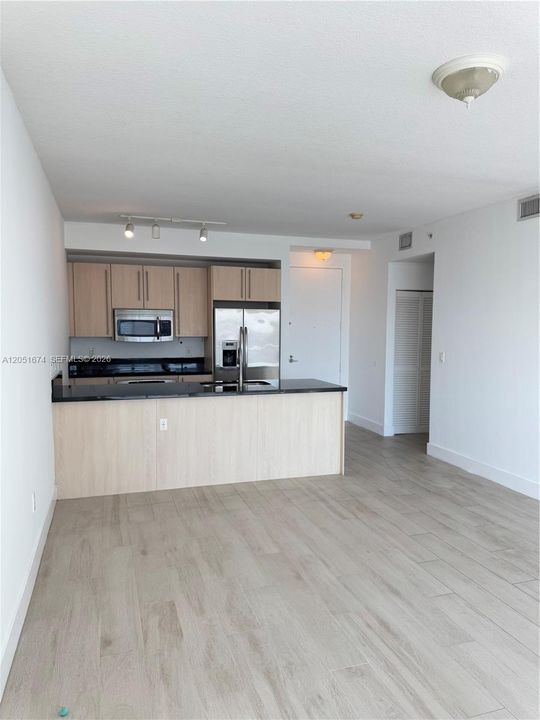 En Venta: $415,000 (1 camas, 1 baños, 693 Pies cuadrados)