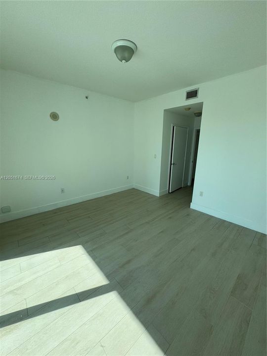 En Venta: $415,000 (1 camas, 1 baños, 693 Pies cuadrados)