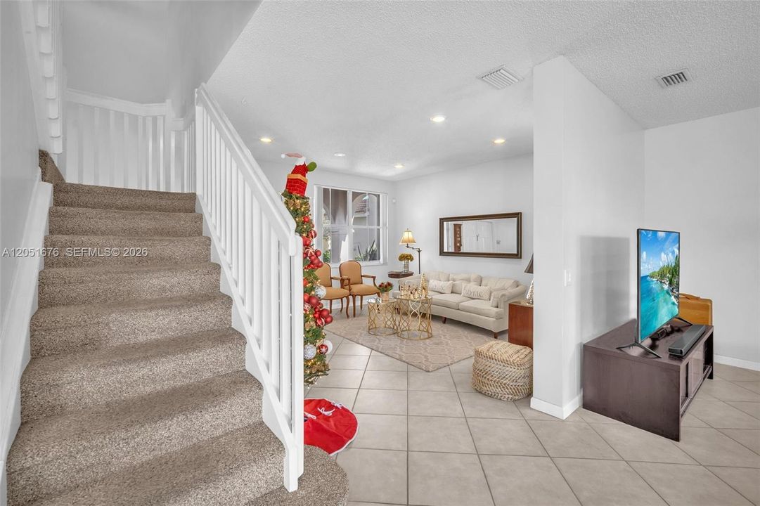 En Venta: $799,000 (5 camas, 3 baños, 2480 Pies cuadrados)
