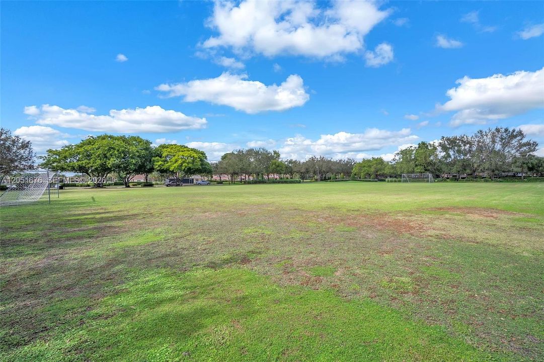 En Venta: $799,000 (5 camas, 3 baños, 2480 Pies cuadrados)
