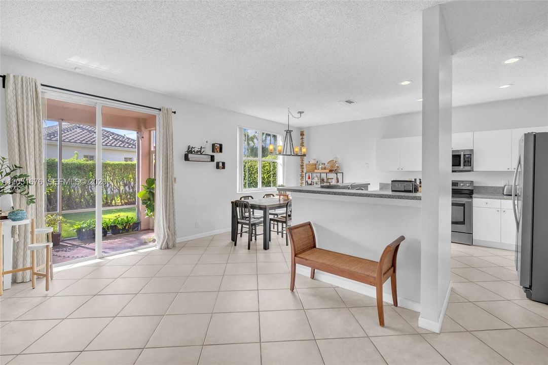 En Venta: $799,000 (5 camas, 3 baños, 2480 Pies cuadrados)