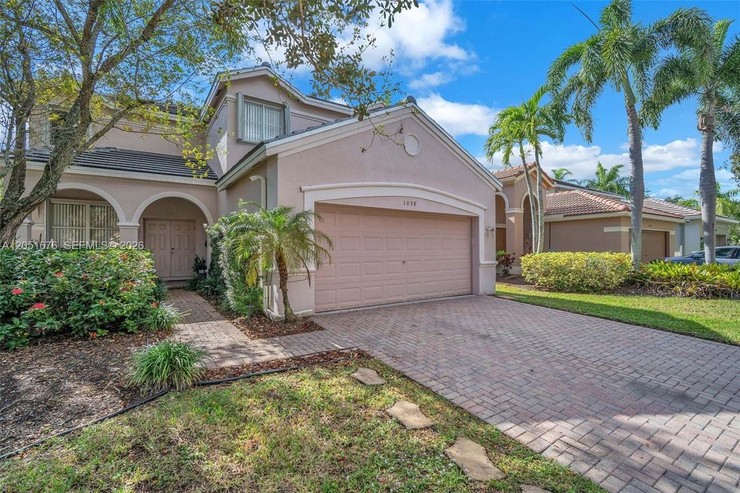 En Venta: $799,000 (5 camas, 3 baños, 2480 Pies cuadrados)