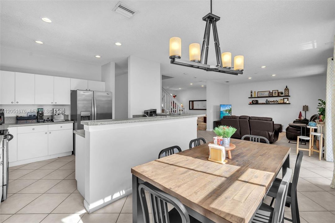 En Venta: $799,000 (5 camas, 3 baños, 2480 Pies cuadrados)