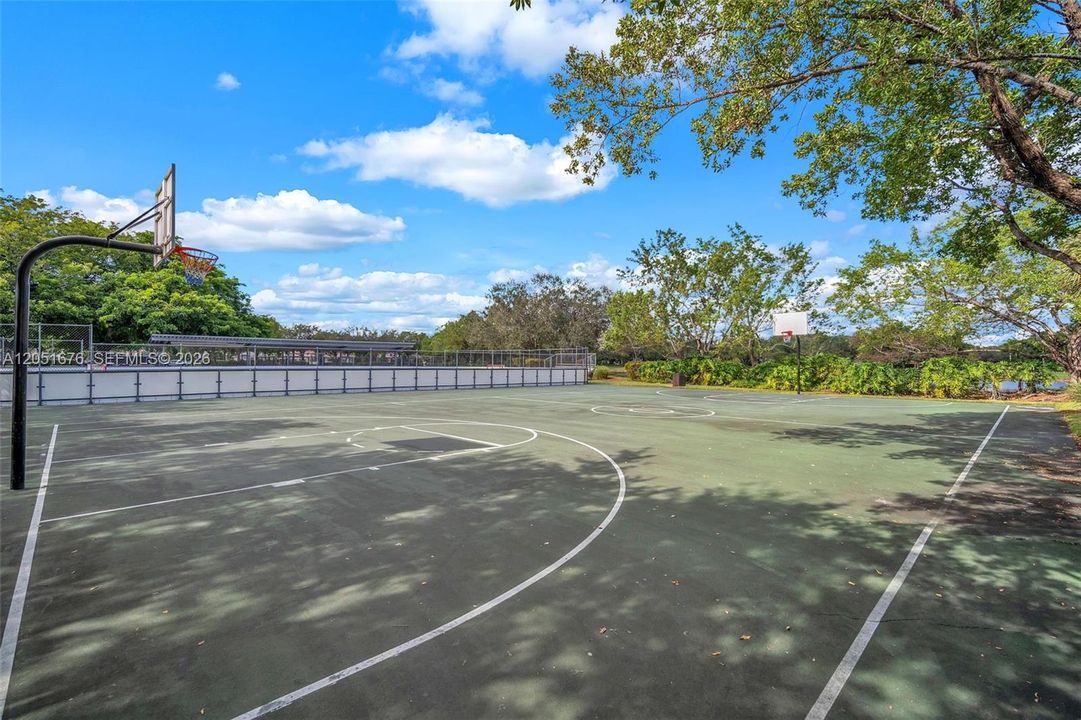 En Venta: $799,000 (5 camas, 3 baños, 2480 Pies cuadrados)