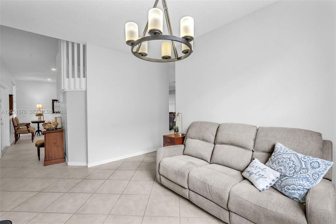 En Venta: $799,000 (5 camas, 3 baños, 2480 Pies cuadrados)