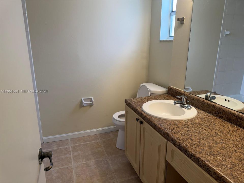 For Sale: $179,000 (2 beds, 2 baths, 1059 Square Feet)