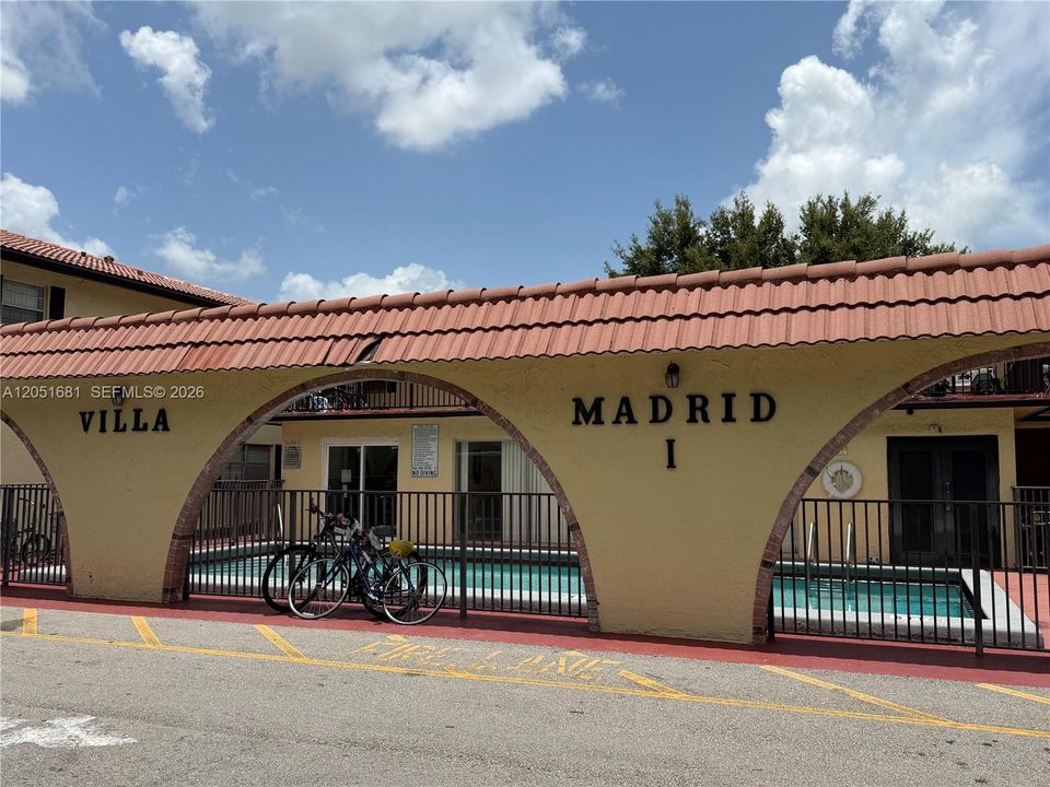 For Sale: $179,000 (2 beds, 2 baths, 1059 Square Feet)