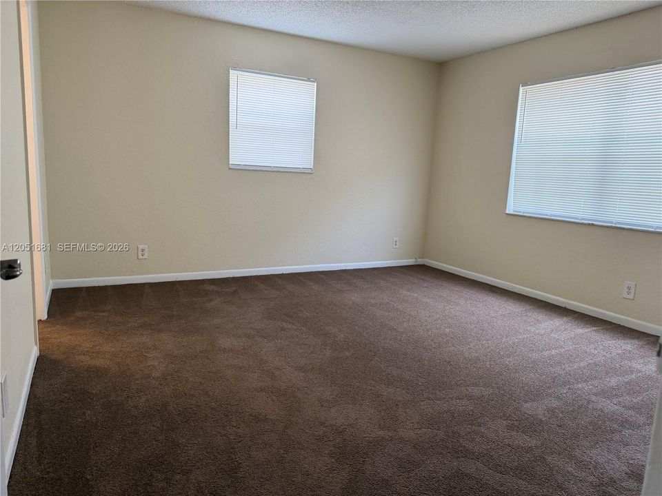 For Sale: $179,000 (2 beds, 2 baths, 1059 Square Feet)