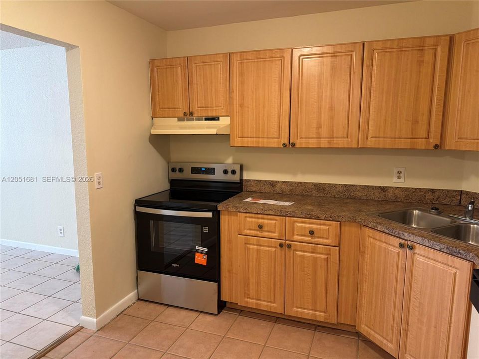 For Sale: $179,000 (2 beds, 2 baths, 1059 Square Feet)