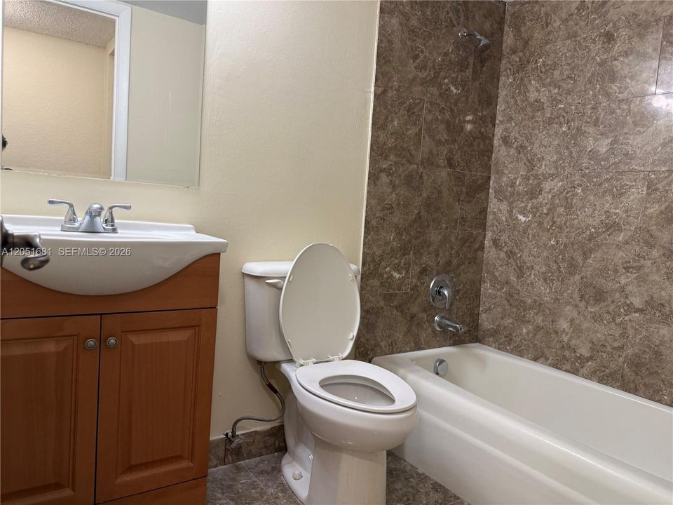 For Sale: $179,000 (2 beds, 2 baths, 1059 Square Feet)