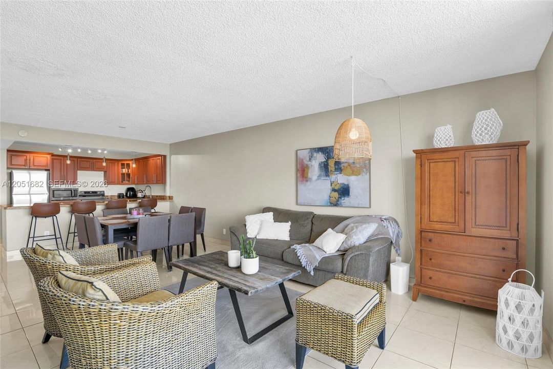 En Venta: $289,000 (1 camas, 1 baños, 950 Pies cuadrados)