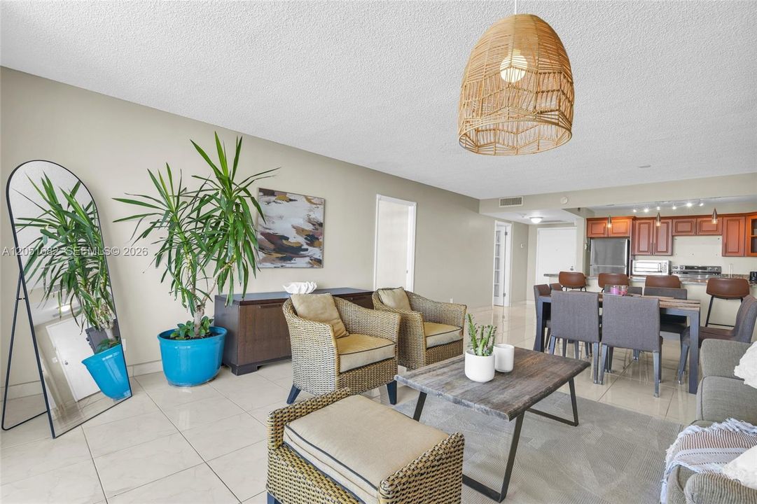 En Venta: $289,000 (1 camas, 1 baños, 950 Pies cuadrados)
