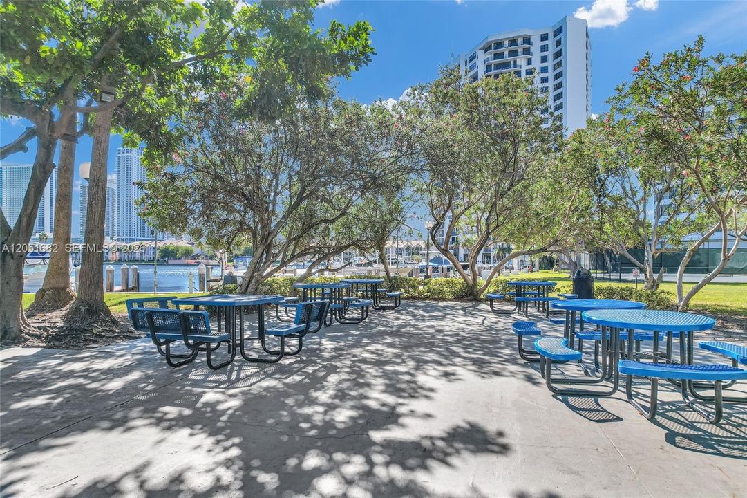 En Venta: $289,000 (1 camas, 1 baños, 950 Pies cuadrados)