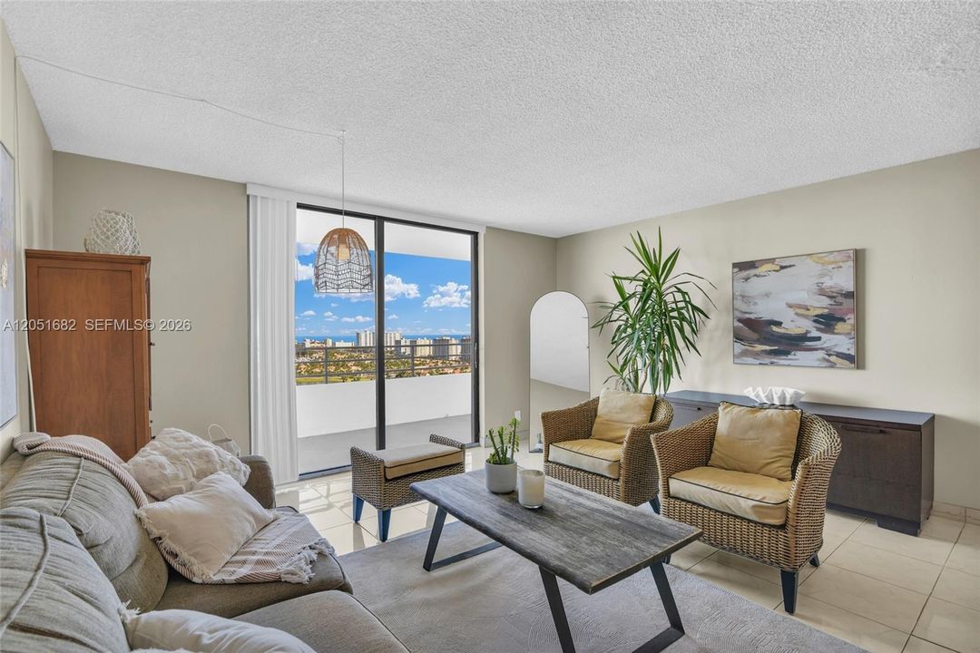 En Venta: $289,000 (1 camas, 1 baños, 950 Pies cuadrados)