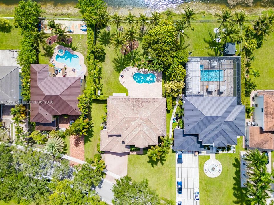 На продажу: $1,739,000 (6 спален, 4 ванн, 4264 Квадратных фут)