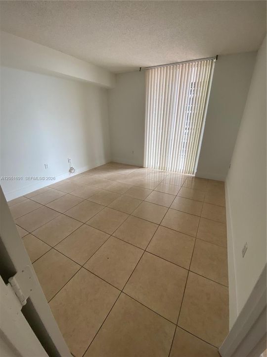 Active With Contract: $2,100 (1 beds, 1 baths, 685 Square Feet)