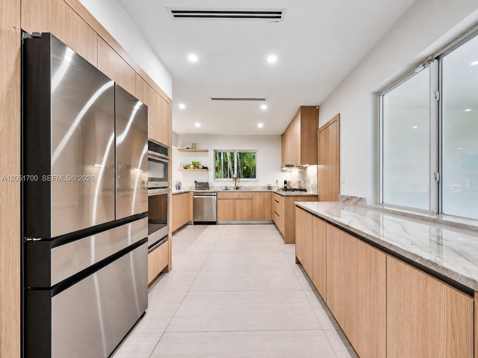 En Renta: $14,000 (3 camas, 3 baños, 1960 Pies cuadrados)