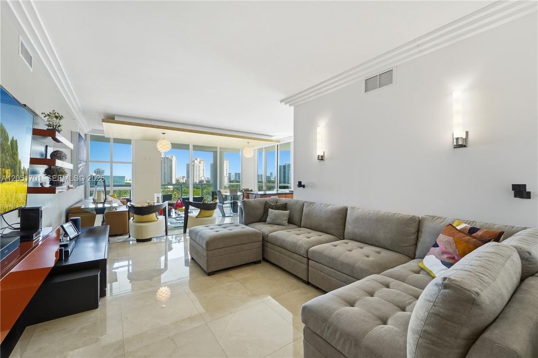 En Venta: $1,275,000 (3 camas, 2 baños, 1818 Pies cuadrados)