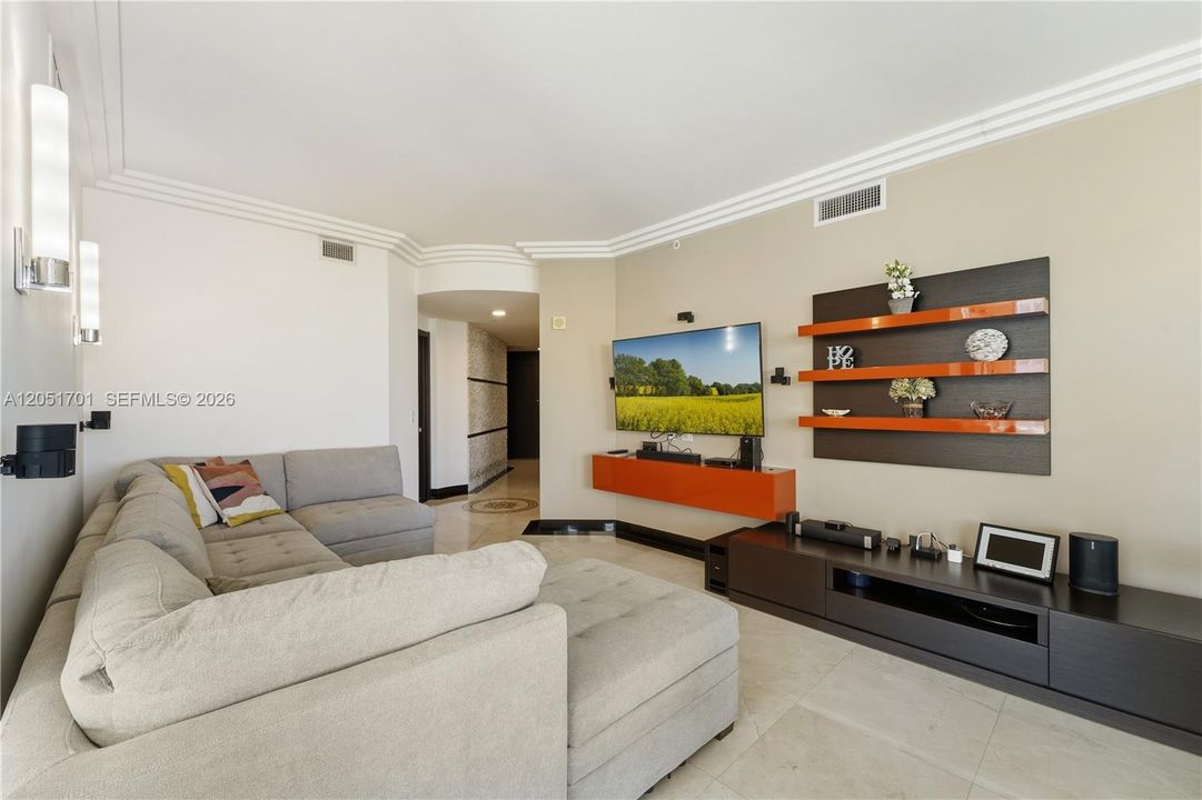 En Venta: $1,275,000 (3 camas, 2 baños, 1818 Pies cuadrados)