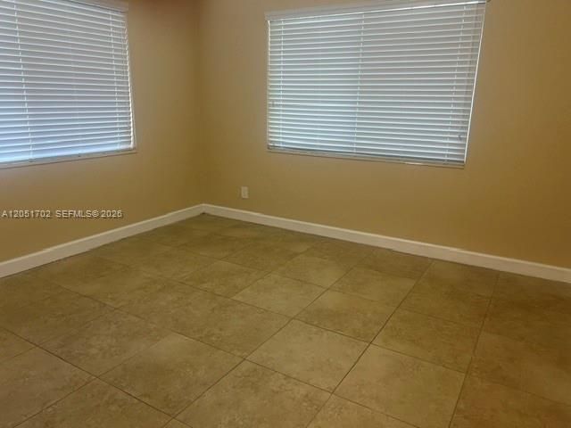 For Rent: $2,100 (2 beds, 1 baths, 950 Square Feet)