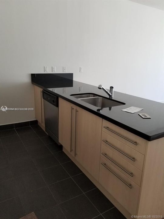 En Venta: $415,000 (1 camas, 1 baños, 694 Pies cuadrados)
