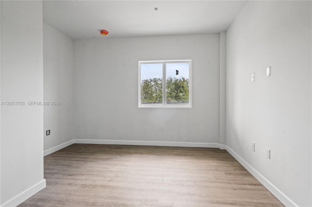 В аренду: $2,400 (2 спален, 1 ванн, 1112 Квадратных фут)