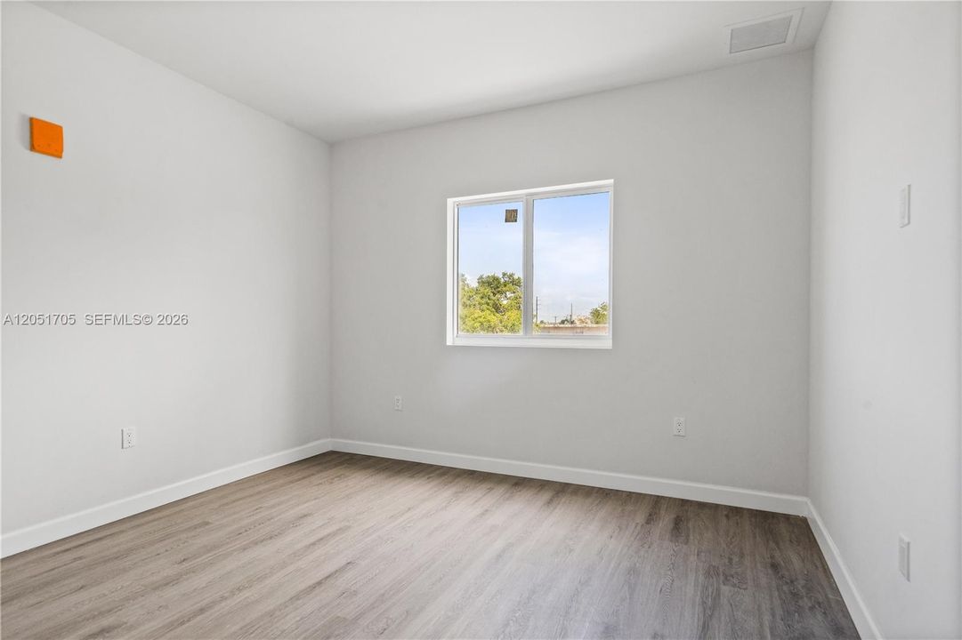 В аренду: $2,400 (2 спален, 1 ванн, 1112 Квадратных фут)