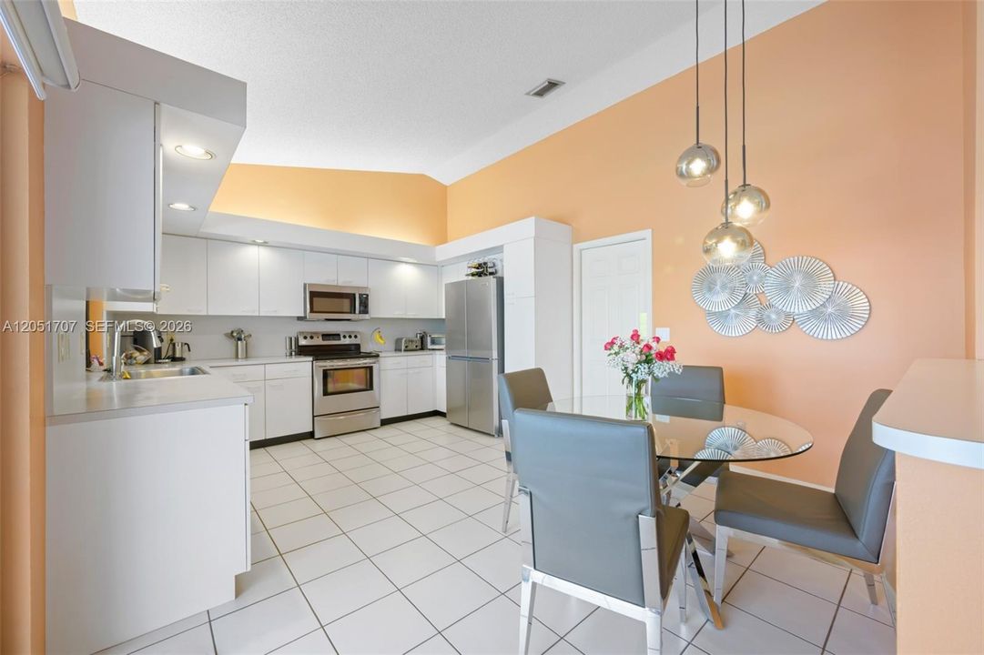 En Venta: $845,000 (4 camas, 2 baños, 2210 Pies cuadrados)