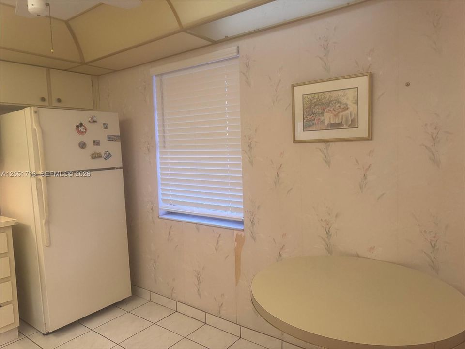 For Sale: $220,000 (2 beds, 2 baths, 1190 Square Feet)