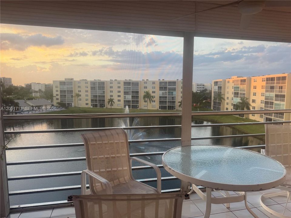 For Sale: $220,000 (2 beds, 2 baths, 1190 Square Feet)