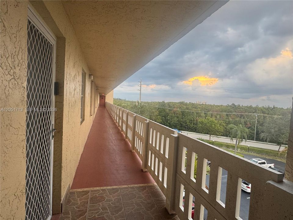 For Sale: $220,000 (2 beds, 2 baths, 1190 Square Feet)