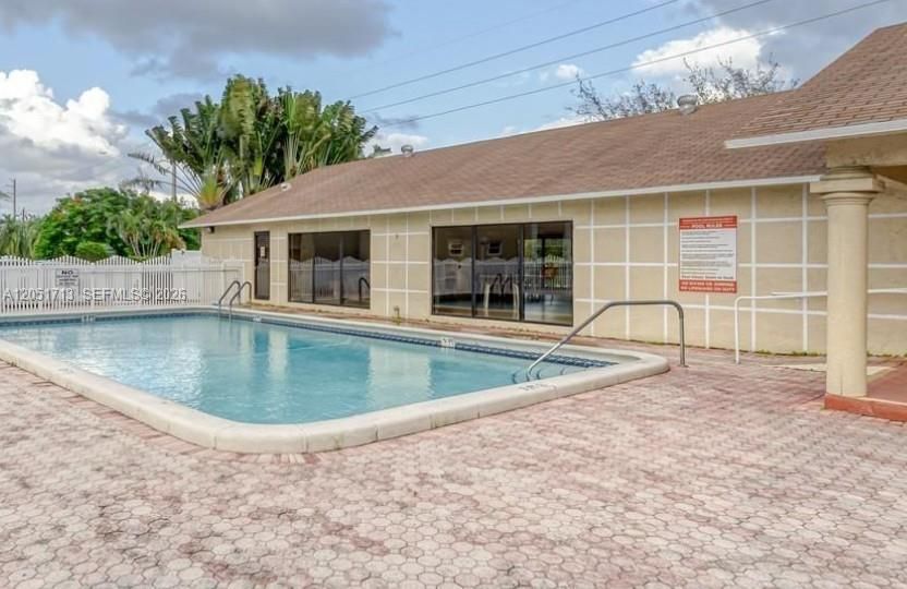 For Sale: $220,000 (2 beds, 2 baths, 1190 Square Feet)