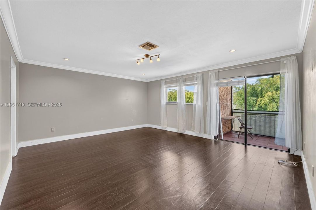 For Sale: $499,995 (5 beds, 2 baths, 2470 Square Feet)