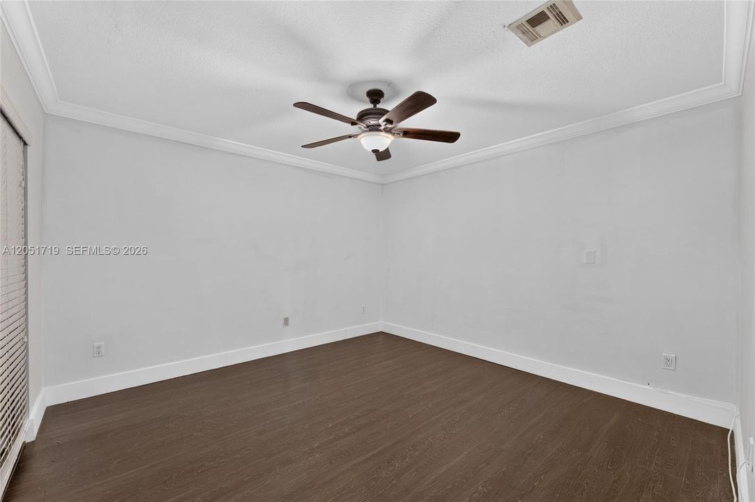 For Sale: $499,995 (5 beds, 2 baths, 2470 Square Feet)