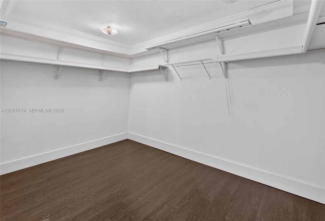 For Sale: $499,995 (5 beds, 2 baths, 2470 Square Feet)