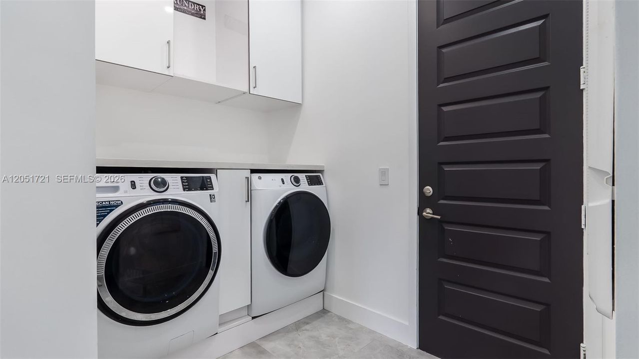 En Renta: $7,200 (4 camas, 3 baños, 2847 Pies cuadrados)