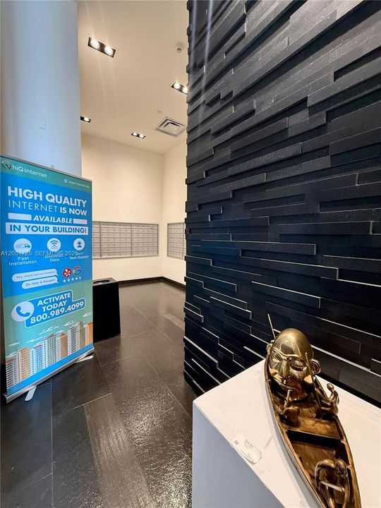 For Sale: $585,000 (1 beds, 1 baths, 845 Square Feet)