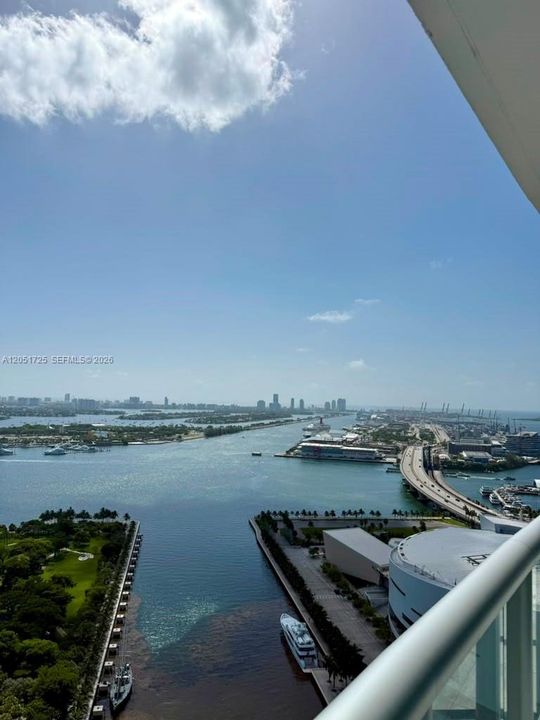 For Sale: $585,000 (1 beds, 1 baths, 845 Square Feet)