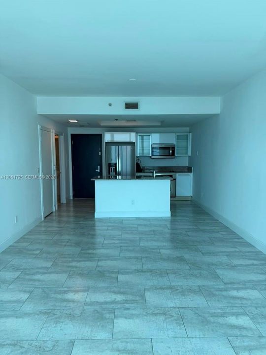 For Sale: $585,000 (1 beds, 1 baths, 845 Square Feet)