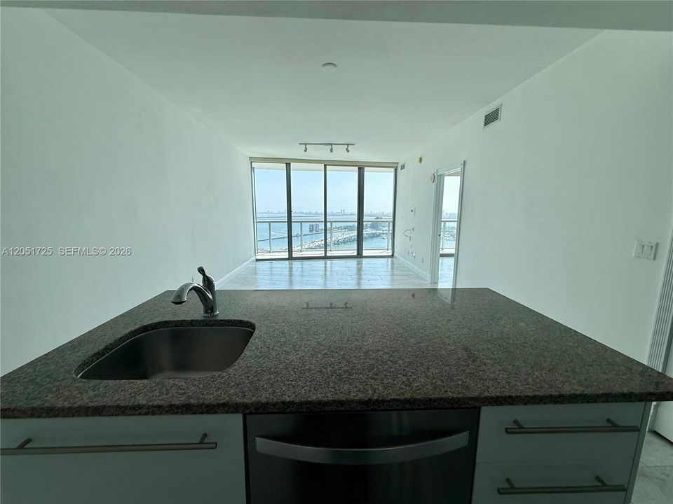 For Sale: $585,000 (1 beds, 1 baths, 845 Square Feet)
