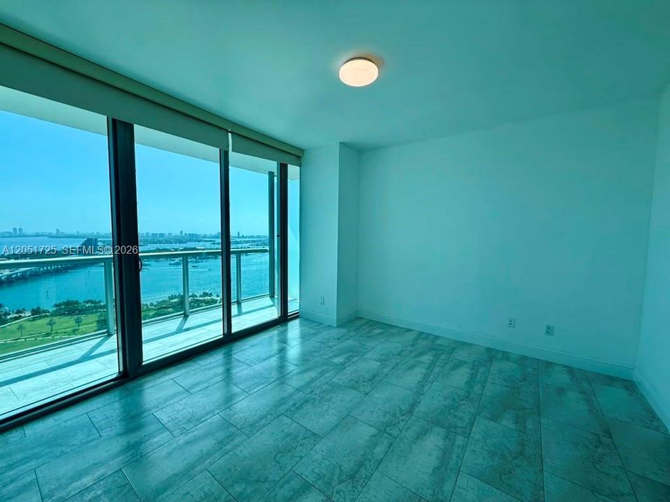 For Sale: $585,000 (1 beds, 1 baths, 845 Square Feet)