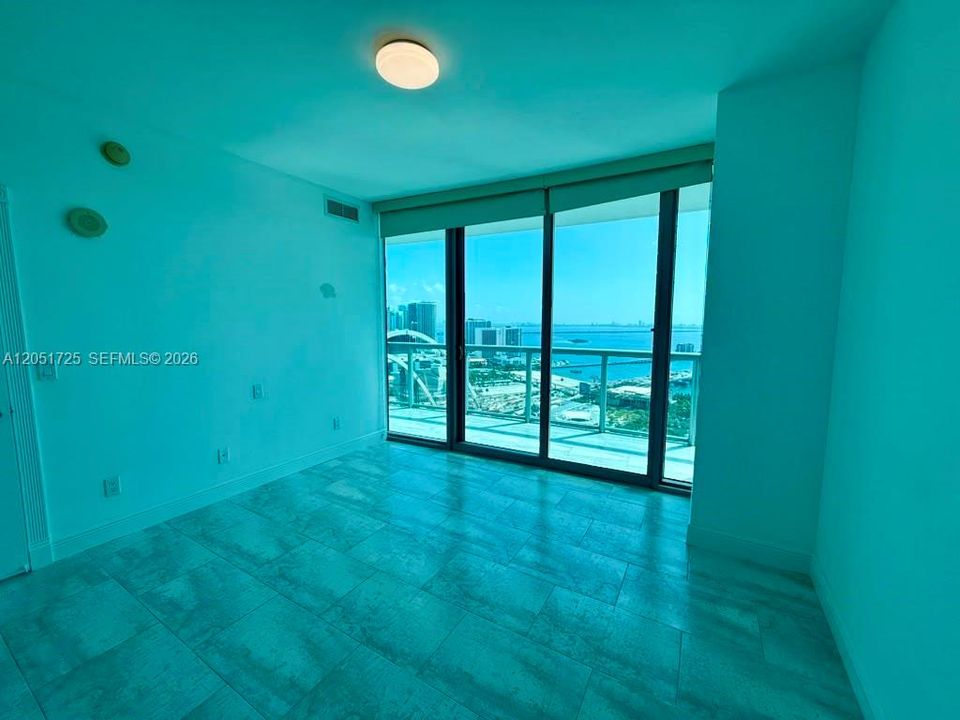 For Sale: $585,000 (1 beds, 1 baths, 845 Square Feet)